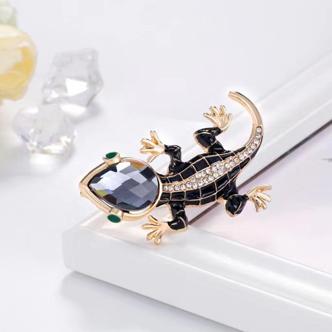Diamond studded glass gecko br - Embroidery Fish recension och pris