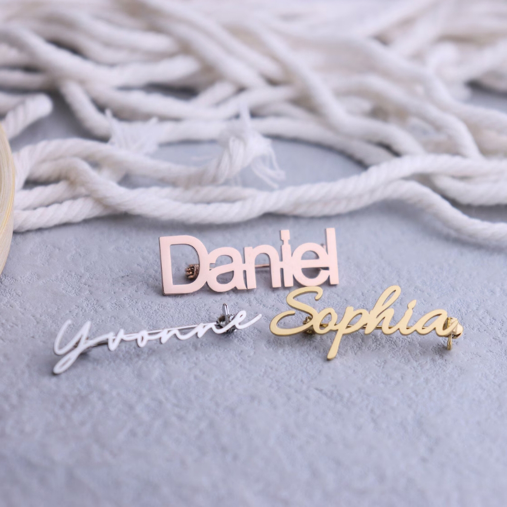Personalized name brooch custo - Embroidery Initials recension och pris