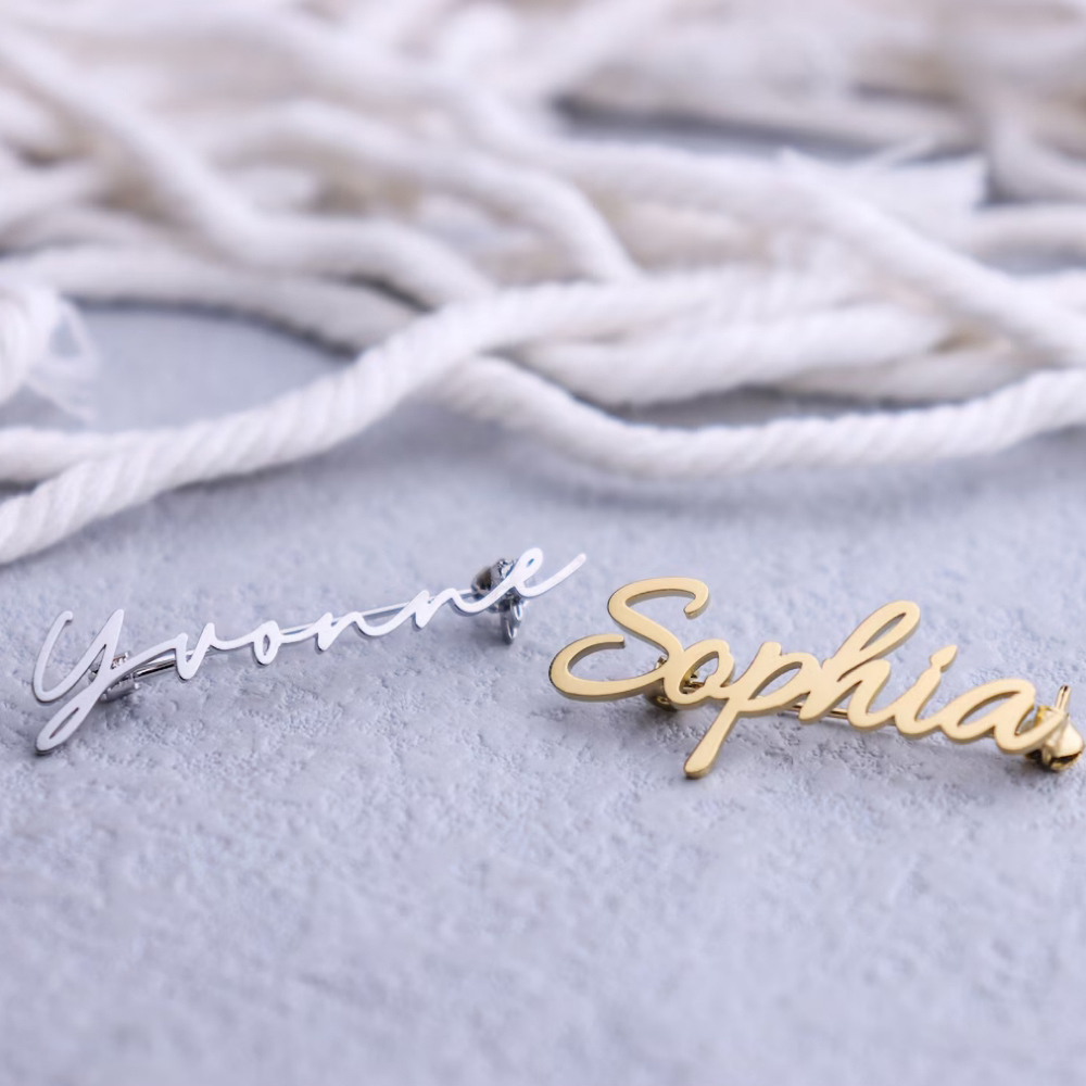 Personalized name brooch custo - Embroidery Initials recension och pris