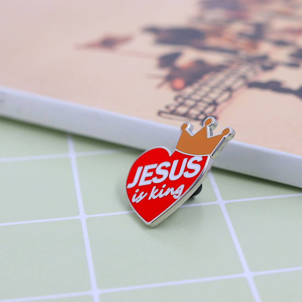 Jesus Is King Red Heart Crown  - Embroidery Jesus recension och pris